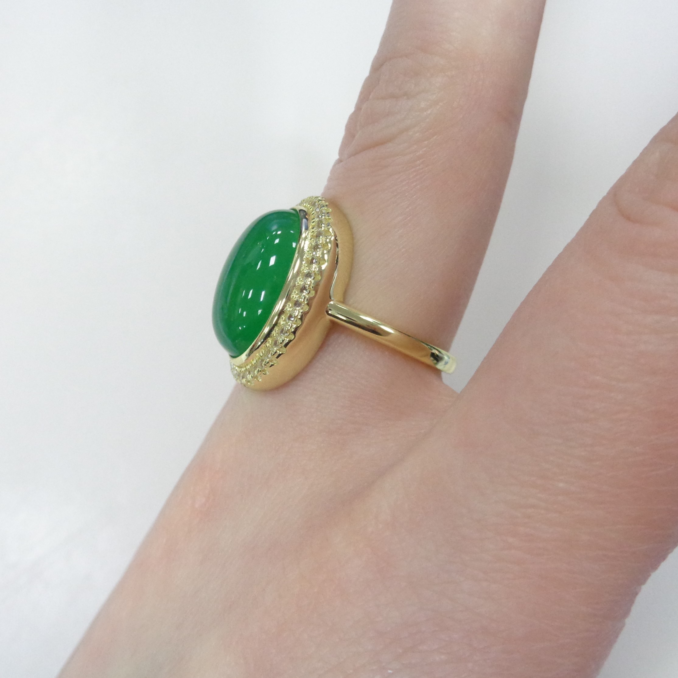 Серебряное кольцо с зеленым халцедоном